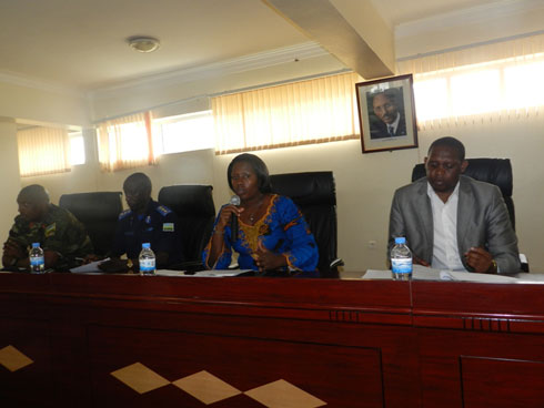 Guverineri Uwamariya ubwo yari ayoboyue inama yamuhuje n'abagize utunama tw'ubujurire mu ntara y'uburasirazuba.