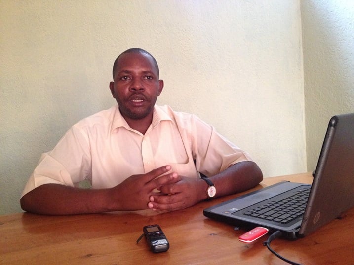 Habyarimana hagarariye urugaga rw'abafundi mu Rwanda.