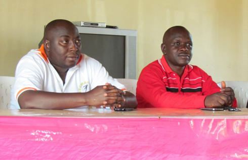 UTABARUTSE Theogene uyobora ihuriro ry'abgakina Handball n'umuyobozi w'akarere ka Gicumbi MVUYEKURE Alexandre.