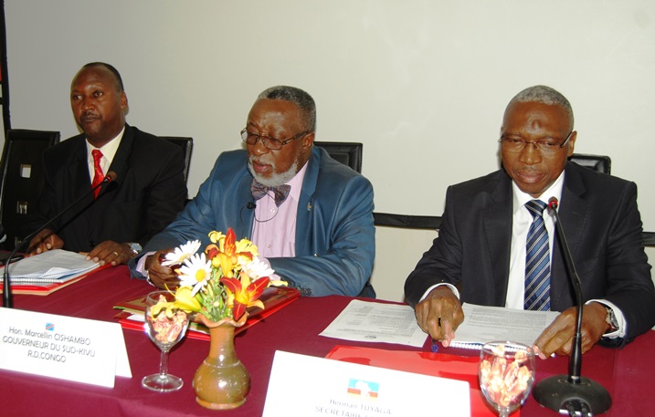 Herman Tuyaga (iburyo) guverineri wa Kivu y