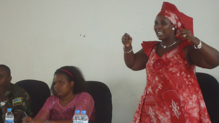 Honorable Mutesi Anita uhagaze usaba abagore gutinyuka bagakora.