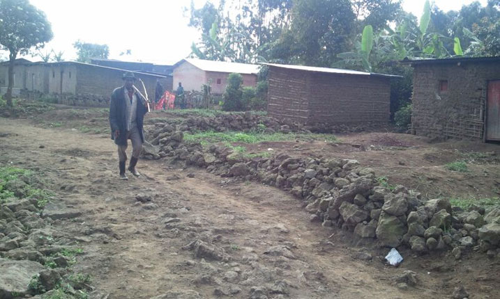 Amasasu akimara kuvuga, abaturage bafunze amazu kubera ubwoba.
