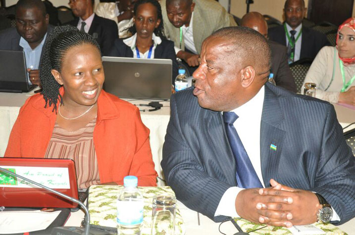Ba Guverineri Uwamariya na Bosenibamwe nabo bitabiriye iyi nama.