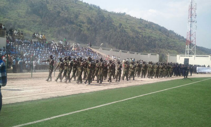 Akarasisi k'abasirikare kuri stade ya Gisenyi.