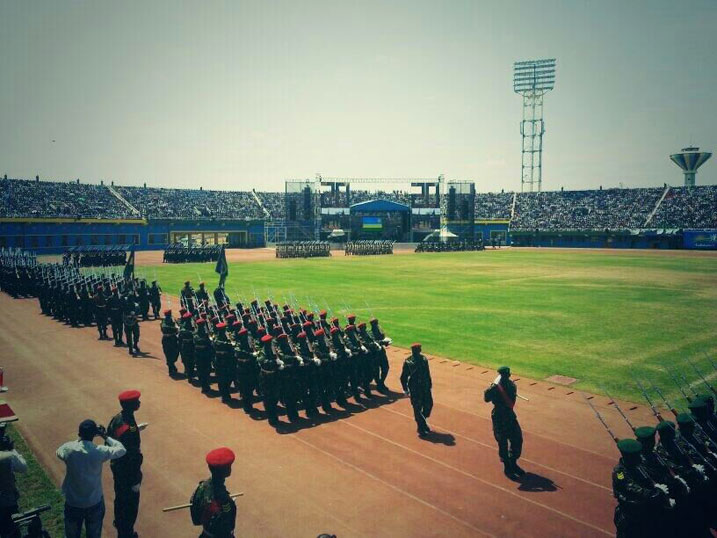 Abasirikare bakoze akarasisi kuri stade Amahoro.