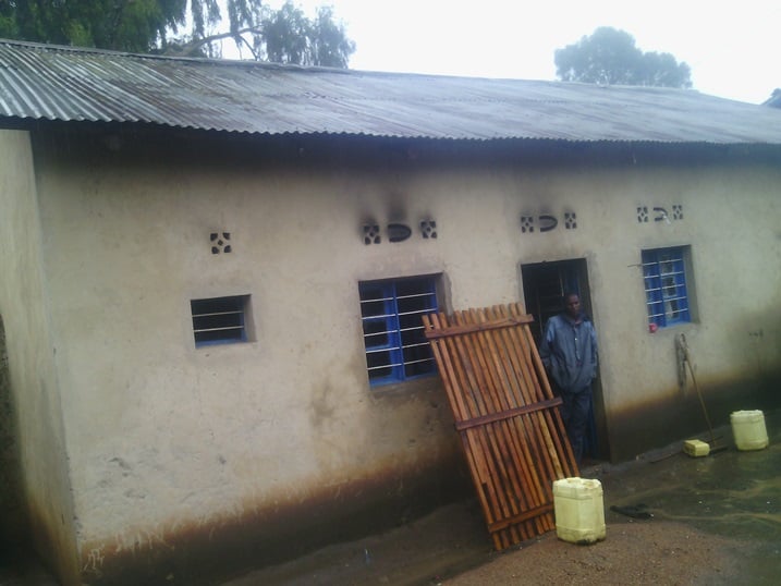 Iyi nzu yafashwe mu gihe imvura yagwaga.