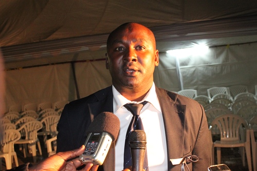Willy Ndizeye, Umuyobozi w'akarere ka Gasabo, yemeza ko kwibuka bituma Abanyarwanda barushaho gusobanukirwa na Jenoside, bikaba kandi no kwifatanya n'abayirokotse.