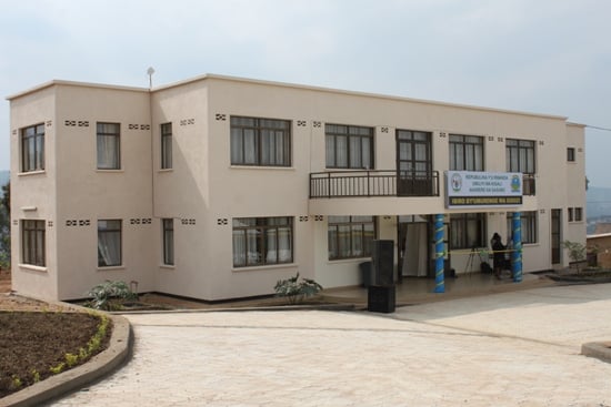 Inyubako nshya umurenge wa Gisozi wiyuzurije.