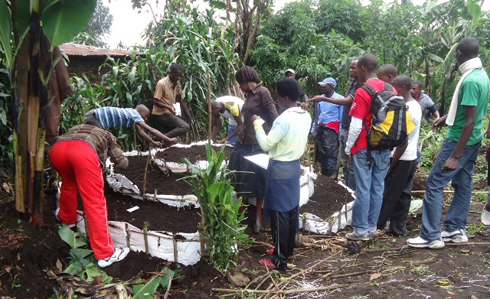 Abanyeshuri batanze umuganda ukomeye mu guteza abaturage imbere bazahura imibereho yabo.