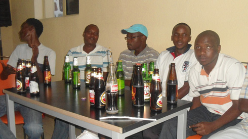 Ibinyobwa by'amoko atandukanye bari babyigabije muri ubwo busabane. Photo/ JP Twizeyeyezu.