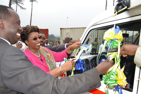 Ibitaro bya Kigeme byahawe imodoka yo kongera ingufu ngo abarwayi n