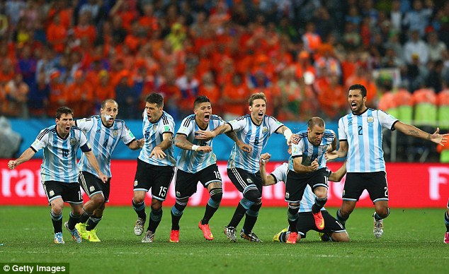 Ibyishimo bya Messi na bagenzi be ubwo bari bamaze kwizera kuzakina umukino wa nyuma n'Ubudage.
