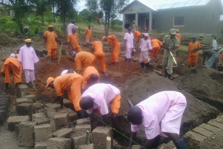 Igikorwa cyatangijwe ku mugaragaro hategurwa ahazubakwa ayo mazu.