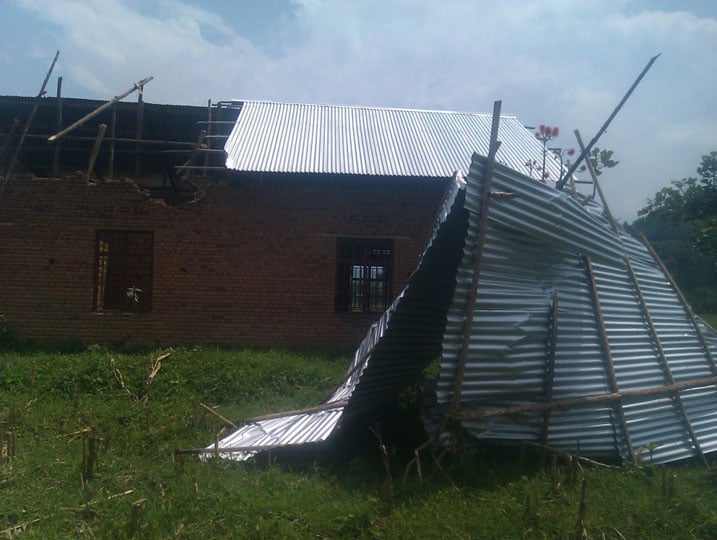 Igisenge cy'ibiro by'akagari ka Kabirizi cyatwawe n'umuyaga.