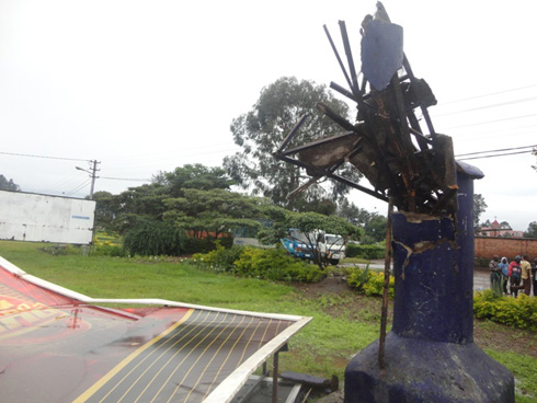 Iki cyapa cyavunitse gusa n'ubundi cyari cyubakishije ibiti ku buryo bigaragara ko kitari gikomeye.