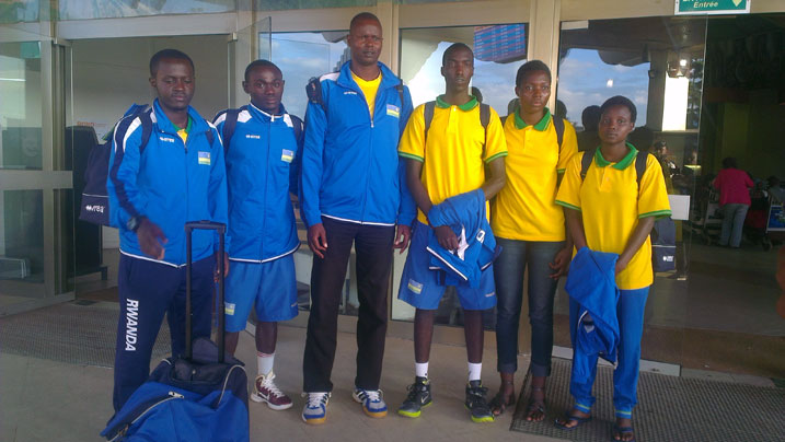 Ikipe y'u Rwanda y'abahungu n'abakobwa bakina Volleyball yo ku mucanga mu batarengeje imyaka 18, bari kumwe n'umutoza wabo Paul Bitok bitezweho byinshi mu Bushinwa.