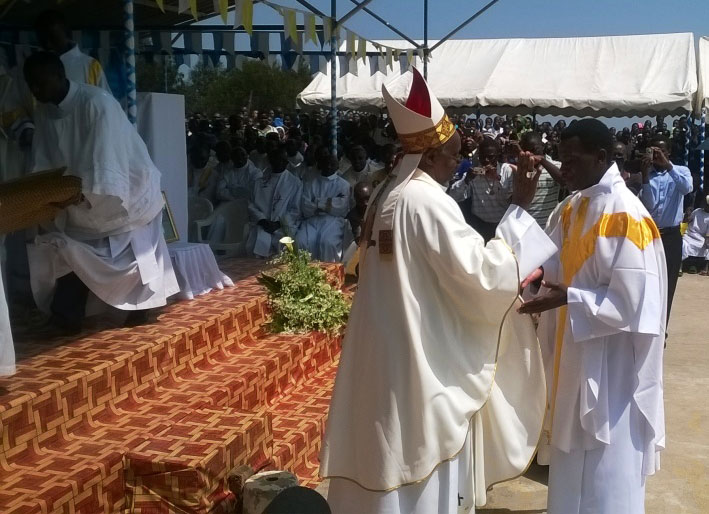 Imana yasubije umusaza Kabahizi ibinyujije muri Musenyeri Alexis Habiyambere wemeje ko Mushimiyimana abaye umusaserodoti.