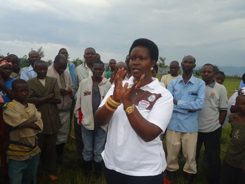 Umuyobozi w'akarere ka Nyamasheke wungirije ushinzwe imibereho myiza Madame Gatete Catherine yasabye abaturage kubyza imashini babonye umusaruro.