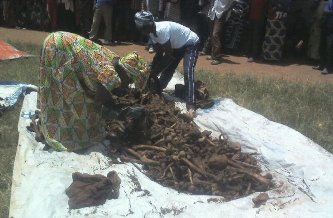 Imibiri yatangiye kwimurwa.