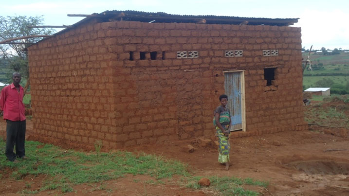 Aba ngo bahagaritswe kubaka kuva mu ntangiriro ariko inzu yarinze yuzura baranze kumva amabwiriza y'abayobozi.