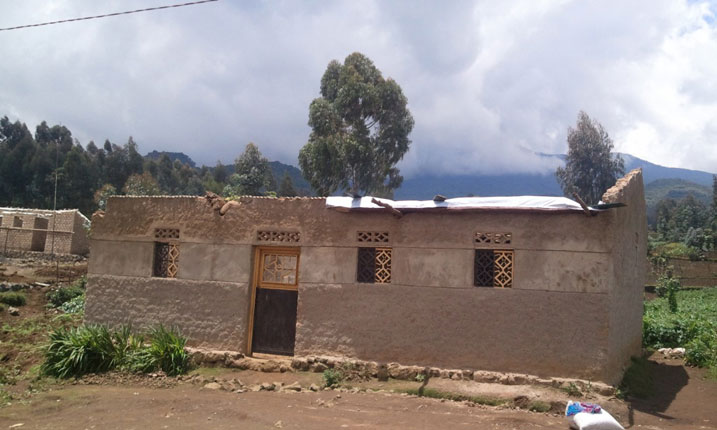 Umuyaga ukomeje gusenyera abaturiye ibirunga bya Kongo.