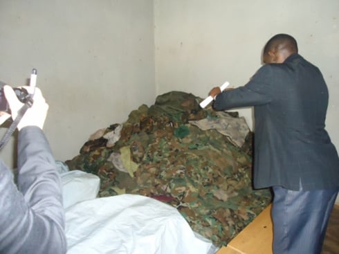 Imwe mu myenda abahoze ari abarwanyi ba M23 uruhande rwa Runiga,barayitanze bamaze gusinya amsezerano yo kureka ibikorwa bya Gisirikare.