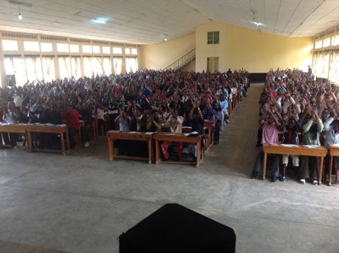 Intore ziri gutorezwa mu sihuri rya TTC Mbuga.