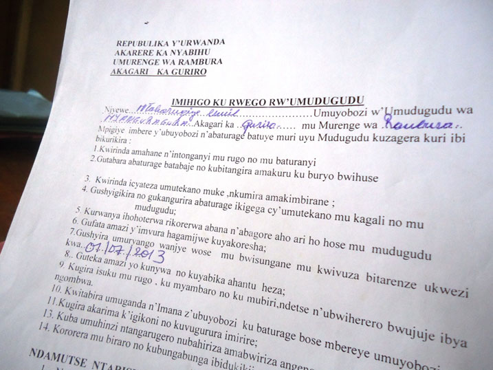 Inyandiko zikoreshwa ku rwego rw'utugari n'imidugudu zisigaye ziba zanditse n'imashini.