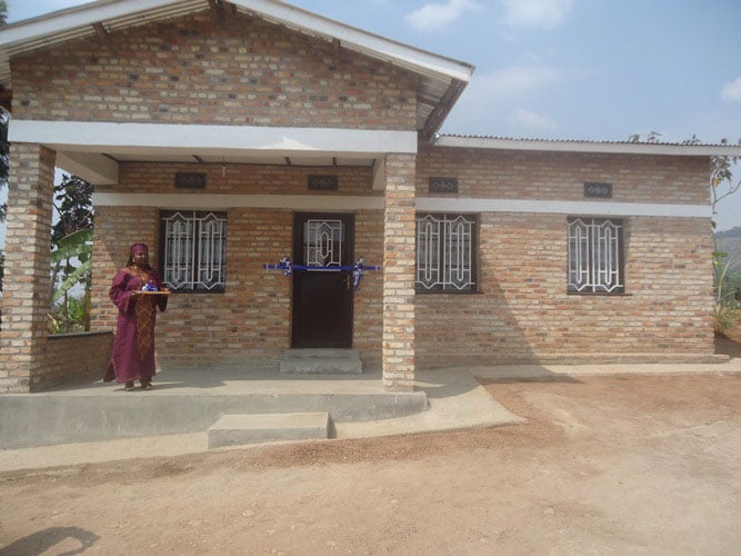 Iyi nzu yubakiwe umusaza Nashamaje Antoine utuye mu karere ka Ruhango ifite agaciro k