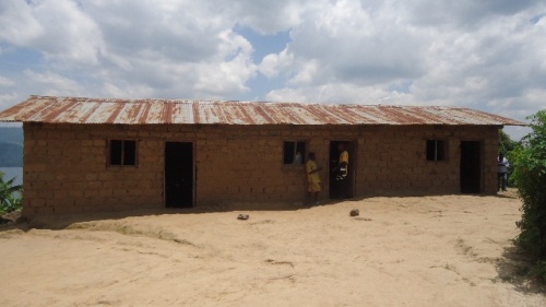 Iri niryo shuri ry'amashuri abanza rya Birwa II riri ku kirwa cya Bushonga ryigirwamo n'abanyeshuri kuva mu mwaka wa mbere.