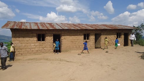 Ishuri rukumbi ry'amashuri abanza rya Birwa II riri ku kirwa cya Bushonga ryigirwamo kuva mu wa mbere kugeza mu wa gatandatu.