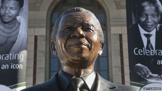 Ishusho ya Nyakwigendera Nelson Mandela iri imbere y