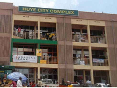 Isoko rya kijyambere ryuzuye mu mugi wa Butare rifite imyanya myinshi yo gukoreramo.