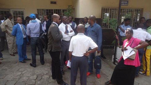 Itsinda ry'Abanyecongo ubwo ryageraga mu Rwanda ku mupaka munini.