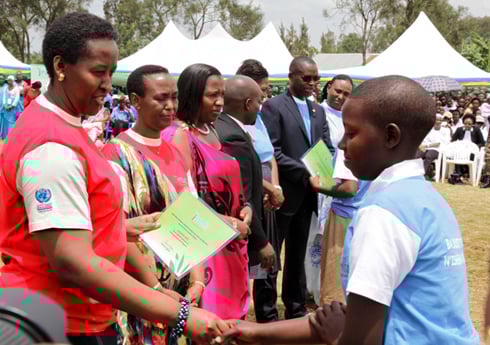 Jeannette Kagame yahembye abakobwa batsinze neza
