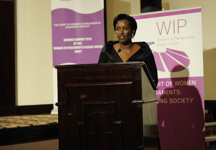 Madame Jeannette Kagame, aganiriza abagize WIP kuri uyu mugoroba wo kubakira i Kigali.