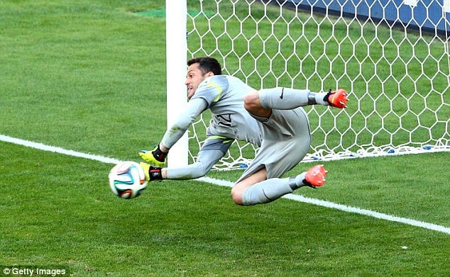 Julio Cesar yakuyemo penaliti eshatu za chili.