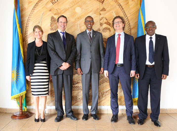 Perezida Kagame na Minisitiri Gatete hamwe na Minisitiri w'Imari wa Suwede n'intumwa zari zimuherekeje.