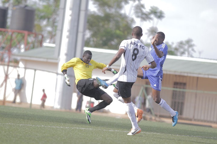 Kagere Meddie wa Rayon Sport yananiwe kureba mu izamu rya Ndoli wa APR FC inshuro nyinshi muri uwo mukino.