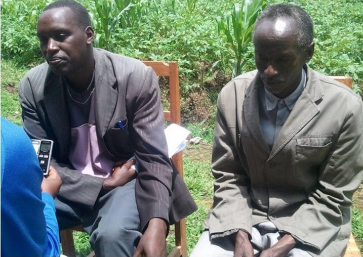 Kagiraneza (ibumoso) hamwe Gashayija (iburyo) bavuga ko imiryango ya kanyarugano na kabagari yakijije abantu babo.