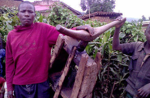 Karahanyuze yegamiye Igitogotogo cye.