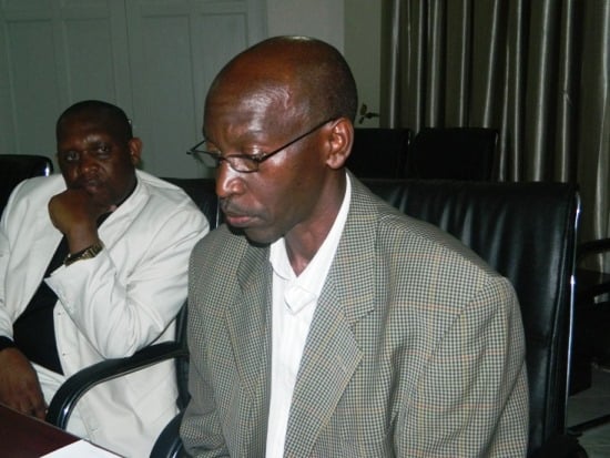 Kayiranga (iburyo), umunyamategeko muri RHA, avuga ko igenzura ryasanze nyir