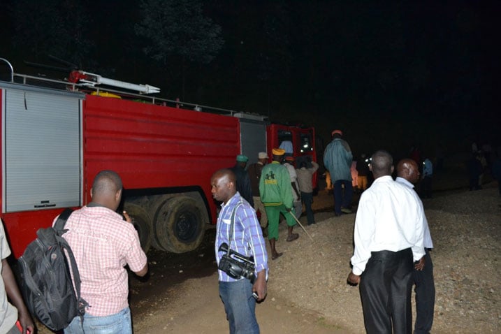 Kizimyamuriro yabuze uko ijya kuzimya umuriro kubera inzu zahiye ziri hirya cyane.