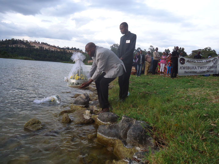 Ku Kivu bari basanzwe bahibukira bakanashyiramo indabo ariko nta kimenyetso na kimwe kigaragaza ko hari abiciwemo.