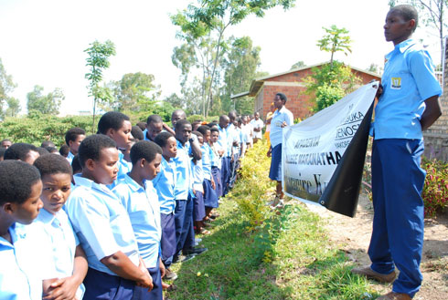 Ku rwibutso bafashe umunota wo kwibuka.