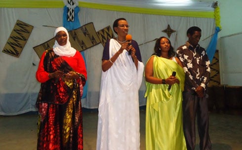 Mu bakunzi ba Rugamba Spiriyani, harimo Umuhanzi Marie Jeanne Gacinya n'itsinda aririmbana naryo.