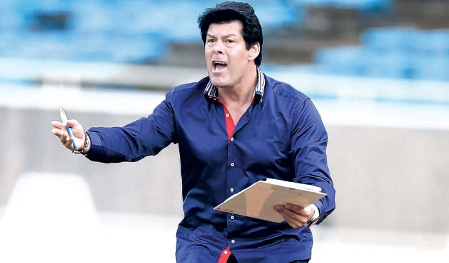 Luc Eymael utoza Rayon Sport muri iki gihe ari mu bahabwa amahirwe yo gutoza Amavubi.