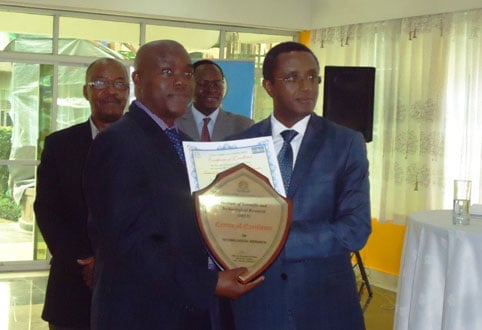 Umuyobozi wa IRST ahabwa ibihembo by