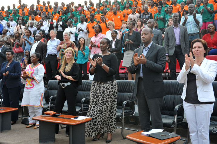 Madame Jeannette Kagame hamwe n'abandi bayobozi bakuru bitabiriye "fundraising" igamije gufasha Agahozo Shalom Youth Village.