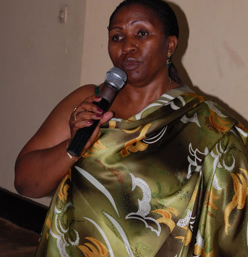 Madamu Kansanga Marie Odetta wiyamamariza ubusenateri.